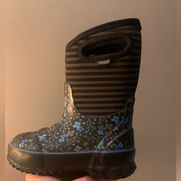 Loved size 9 Bogs - Picture 7 of 10